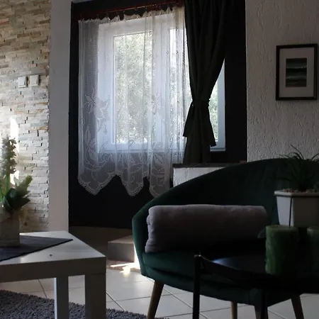 Leonarda Villa