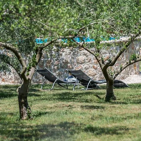 Leonarda Villa
